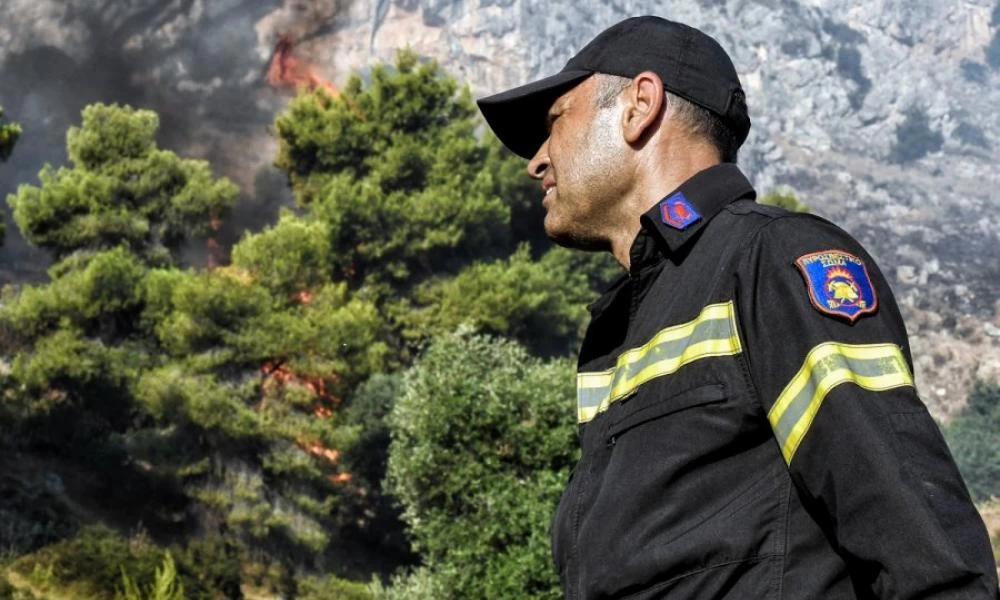 Βραυρώνα: Πυρκαγιά πριν λίγο σε δασική έκταση στην Αττική